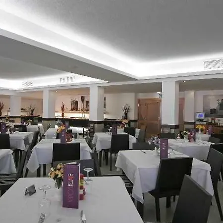Sirenis Club Siesta فندق 4*